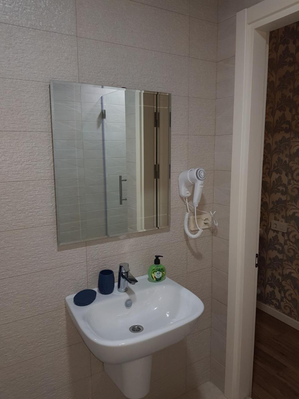 Piazza Batumi Guesthouse מראה חיצוני תמונה