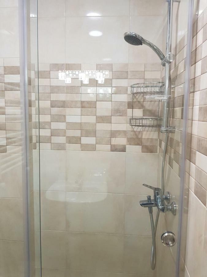 Piazza Batumi Guesthouse מראה חיצוני תמונה