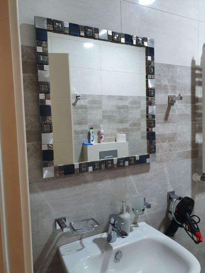 Piazza Batumi Guesthouse מראה חיצוני תמונה